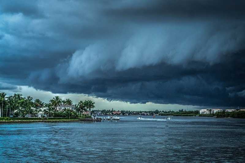 Trópusi vihar tartja félelemben Louisianát