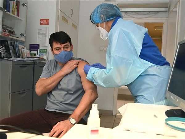 Áder János is megkapta a koronavírus elleni védőoltást 