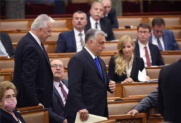 Orbán: a veszély nem múlt el, a készültséget fenn kell tartani
