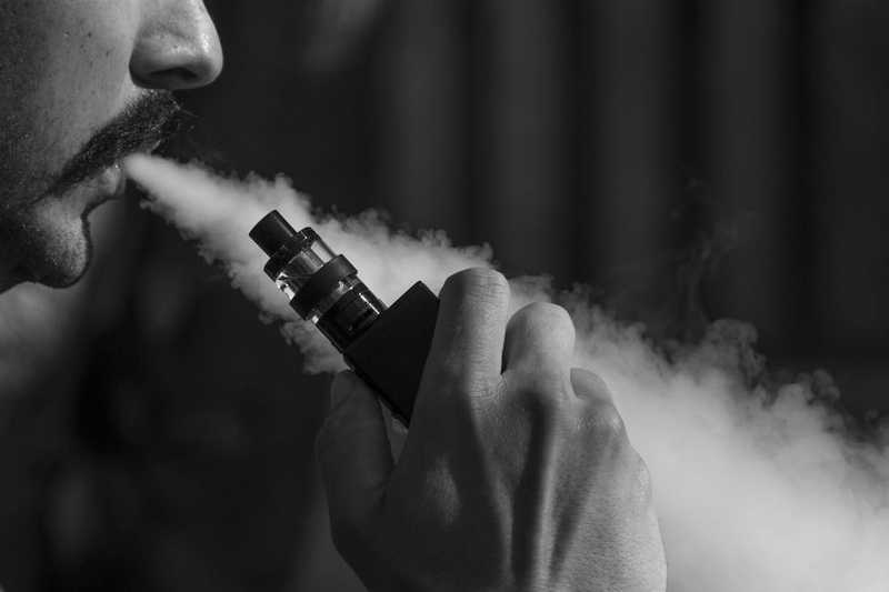 Az e-cigaretta eszközeit is csak trafikok árulhatják a jövőben