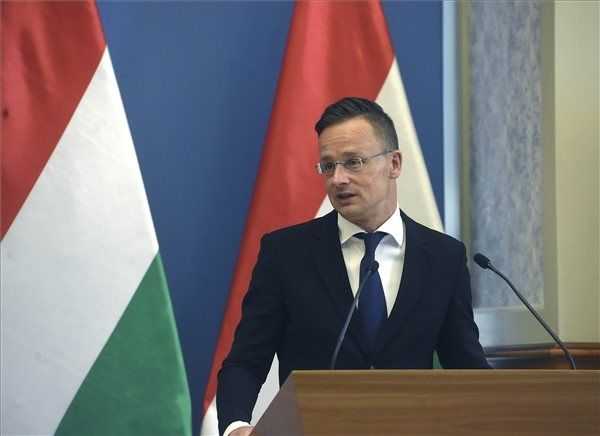 Szijjártó: biztosítani kell a védekezéshez szükséges eszközöket