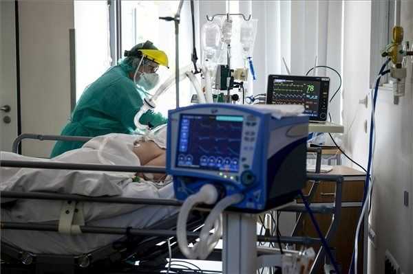 Meghalt egy beteg és 4008-ra emelkedett a fertőzöttek száma Magyarországon