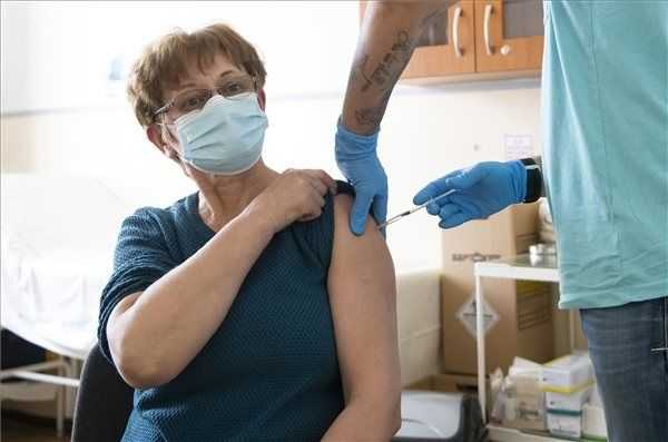 Egyhamar még nem oltanak hazánkban a Janssen vakcinájával