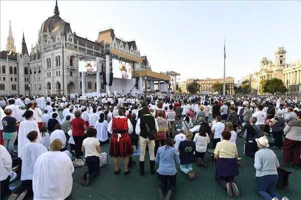 Vasárnap Ferenc pápa szentmiséjével ér véget az eucharisztikus kongresszus