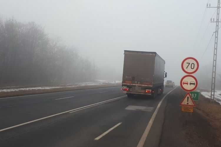 Azonnal eltiltották a sofőrt, aki kettős záróvonalat lépett át