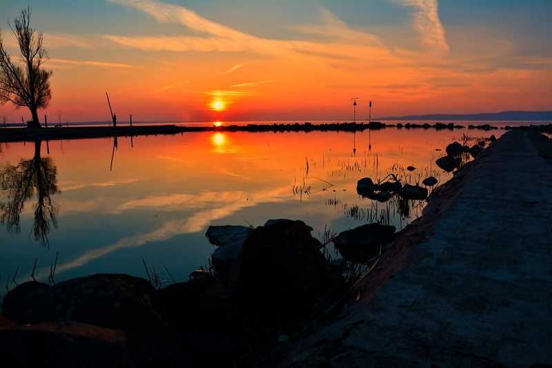 Éppen strandoló egészségügyi dolgozók siettek a Balatonnál egy fiú segítségére 