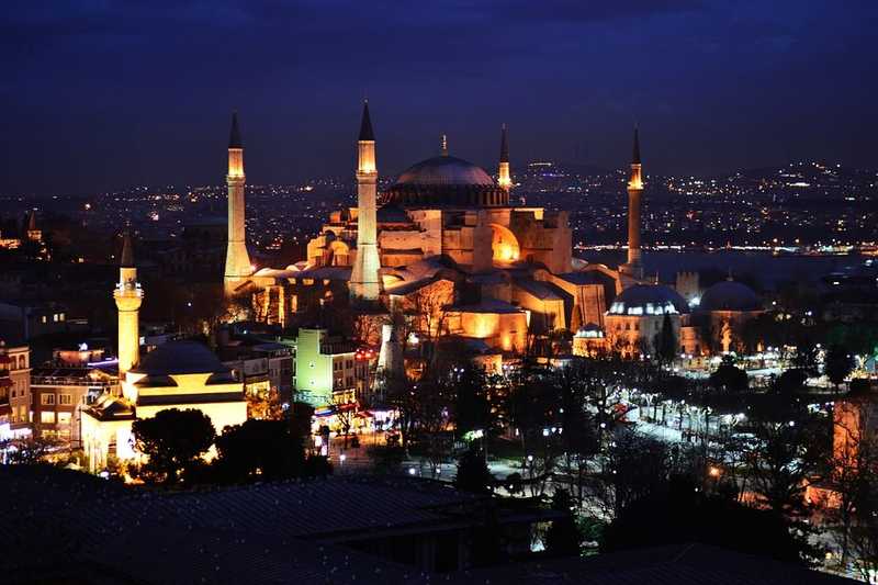 A török elnök elrendelte az isztambuli Hagia Sophia mecsetté alakítását