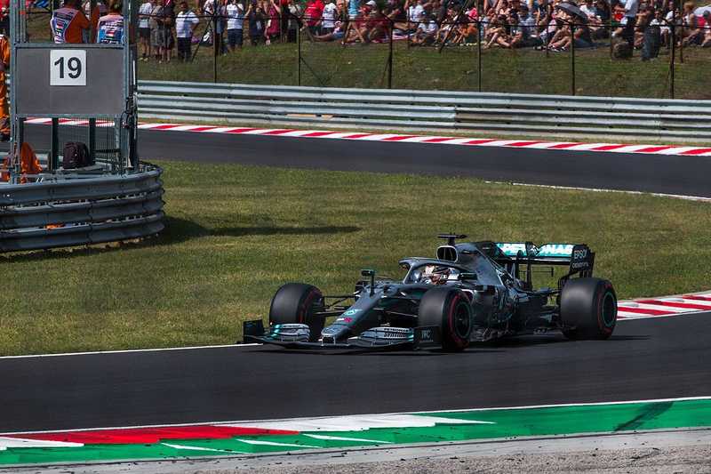 Hamilton nyert a Szaúdi Nagydíjon