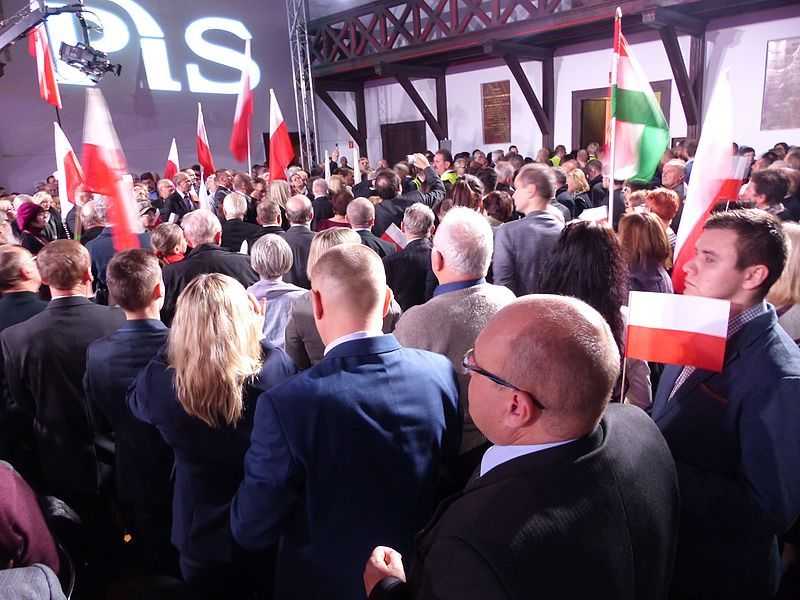 Győzött a jelenleg kormányzó Jog és Igazságosság párt Lengyelországban