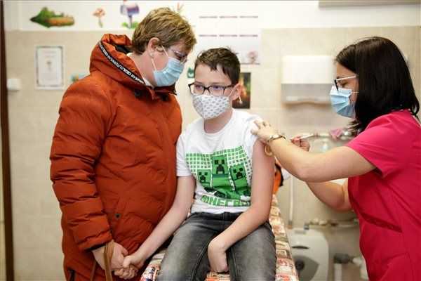 Ötvenkét gyermek van kórházban koronavírus-fertőzéssel 