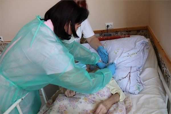 Meghalt 54 beteg, 1124-gyel nőtt a fertőzöttek száma Magyarországon