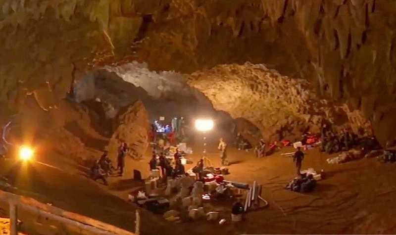 Ismét megnyitották a thaiföldi barlangot, ahonnan a gyermekfocicsapatot kimentették