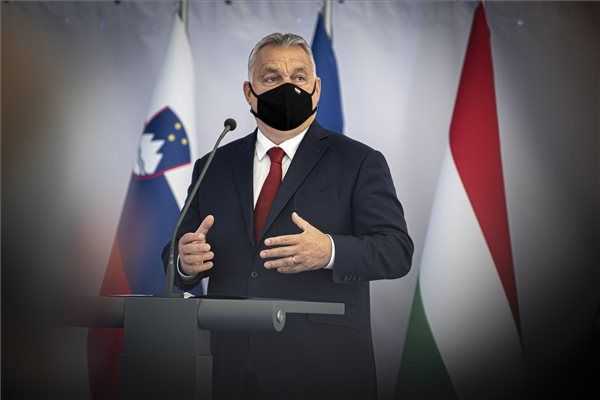 Orbán Viktor épp a konyhában melegítette a vacsorát, amikor Donald Trump hívta
