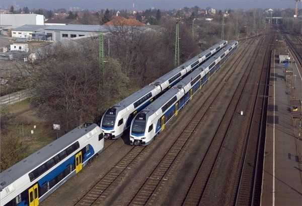 Január hetedikéig használhatóak fel a bérletek a vonatokon és a Volánbusz járatain