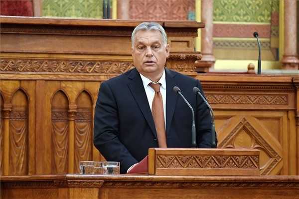 Rómába utazik Orbán Viktor