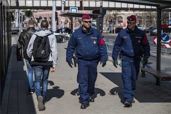 Operatív törzs: fegyelmezetlenek a budapestiek, a járvány 