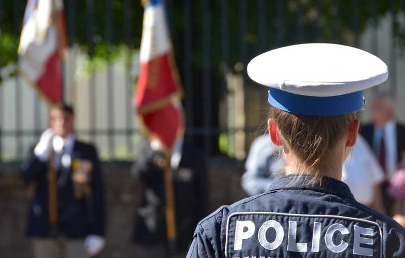 Egy alkalmazott késelt egy rendőrségi épületegyüttesben Franciaországban