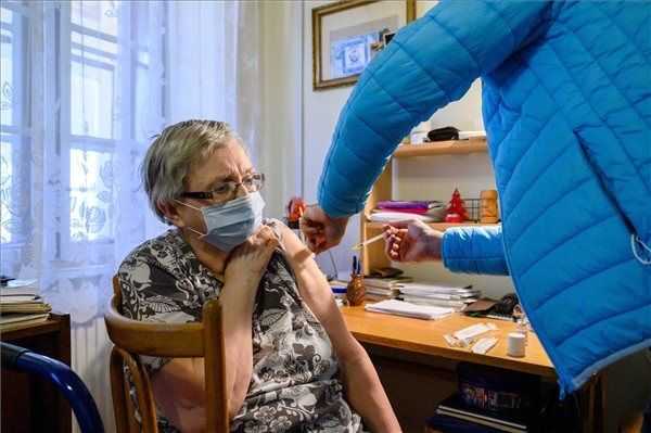 Meghalt 172 beteg, 8312-vel nőtt a fertőzöttek száma Magyarországon