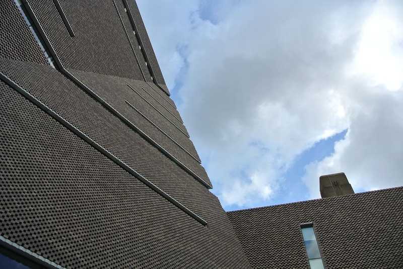 Egy tizenhét éves fiatal ellen emelnek vádat a Tate Modernről ledobott fiú ügyében