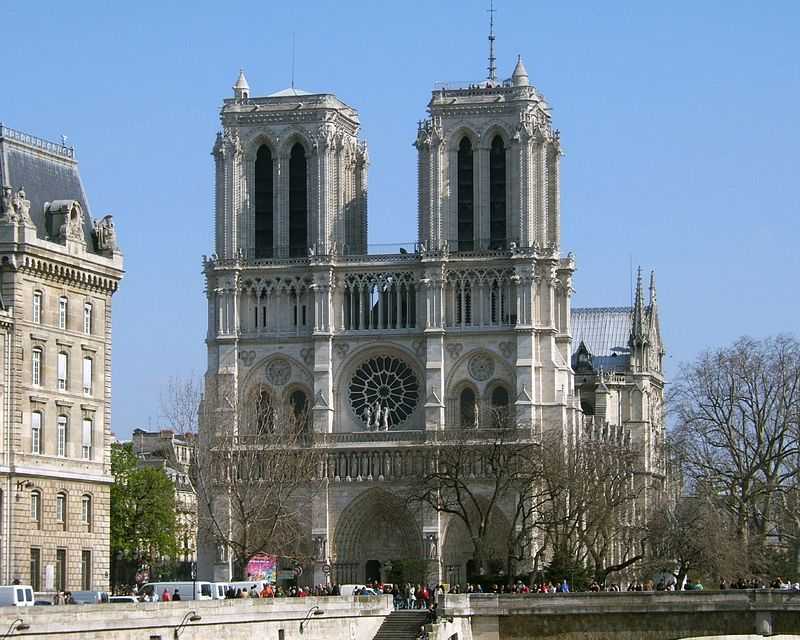 Hétfőn megkezdődik a Notre-Dame leégett huszártornya körüli állványzat elbontása