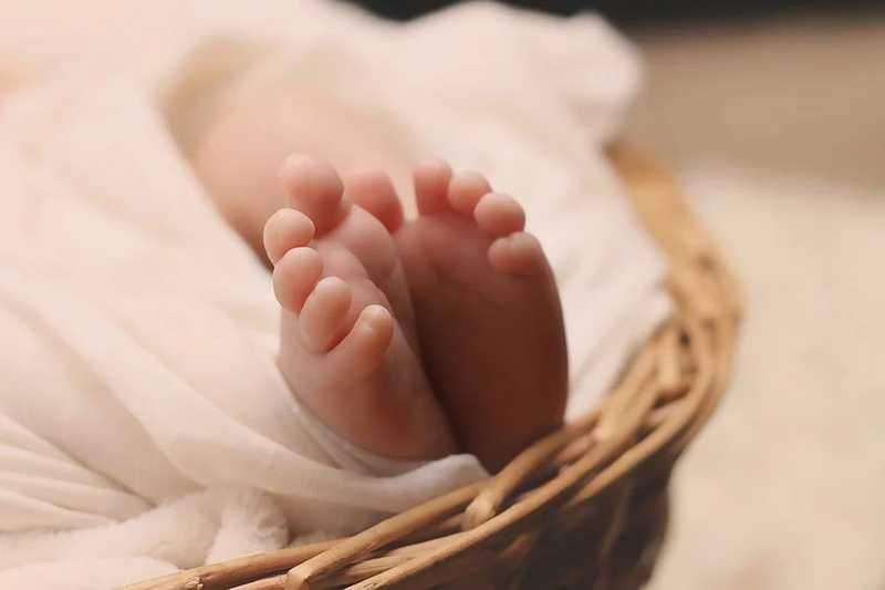 Kislány lett az első fővárosi újszülött, vidéken két baba is született éjféltájban
