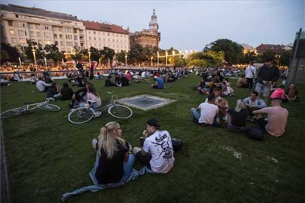 Péntektől látogathatók a fővárosi éttermek belső terei és a szabadtéri rendezvények