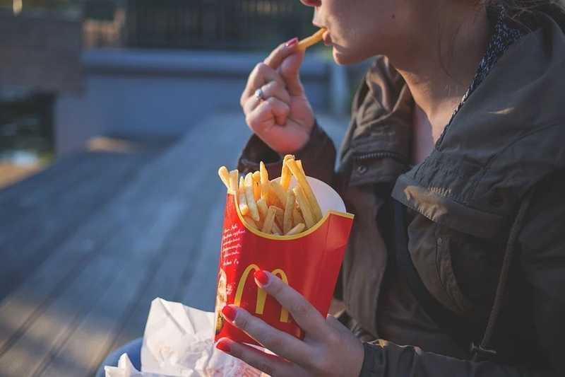 Bevezeti a növényi hamburgereket a McDonald’s