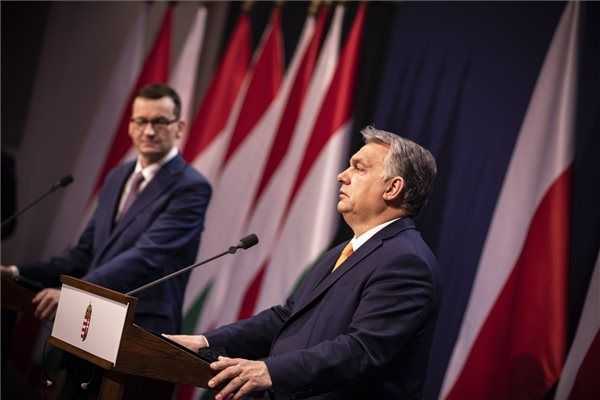 Orbán: Brüsszel szerint csak az az ország jogállam, amelyik beengedi a migránsokat