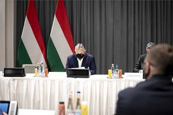 Orbán: rendkívüli jogrendet és éjszakai kijárási korlátozást vezet be a kormány