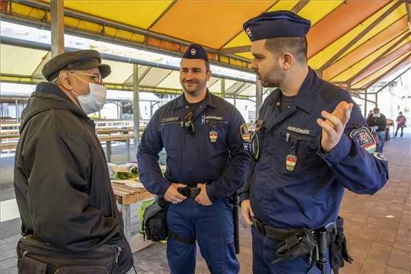 Arra kérik a budapestieket, hogy tartsák be a kijárási korlátozás szabályait