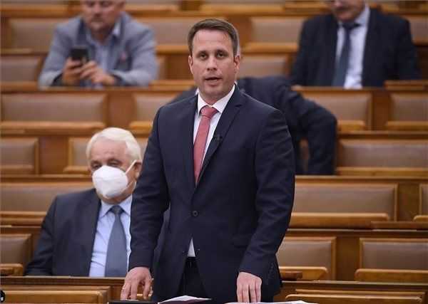 Dömötör Csaba újabb kérdéseket jelentett be a nemzeti konzultációból