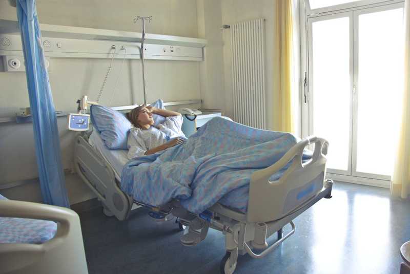 Feloldották a kórházi látogatási tilalmat