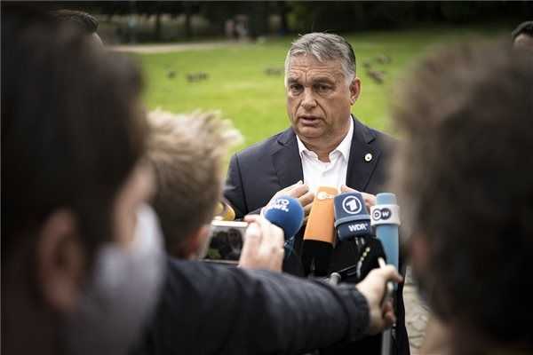 Orbán: minden változtatás kockázatot jelentene