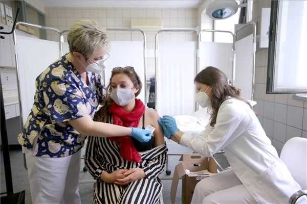 Meghalt 272 beteg, 2837-tel nőtt a fertőzöttek száma Magyarországon