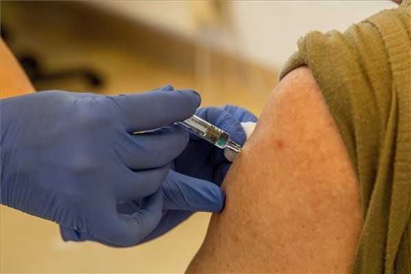 Kiderült, milyen vakcinát kaphatnak a MOL dolgozói 