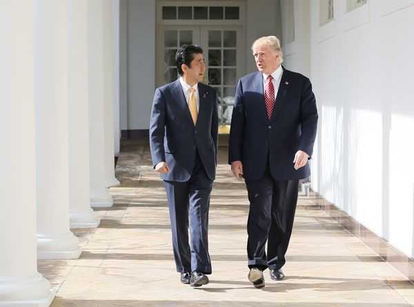 Donald Trump első külföldi vezetőként találkozott Naruhito japán császárral