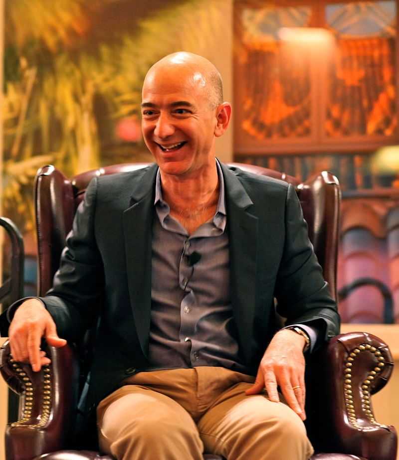 Sikeres űrutazást tett Jeff Bezos  