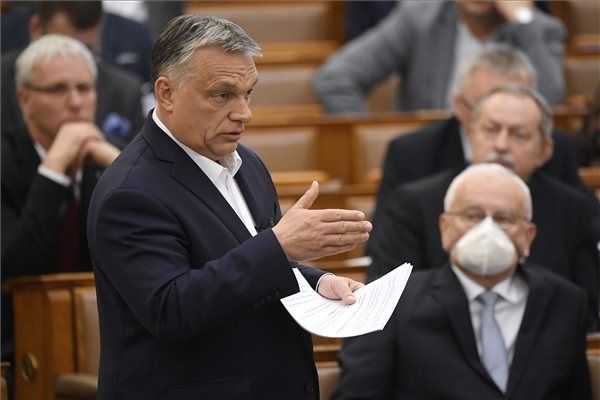 Orbán Viktor a szekszárdi kórházban tartott ellenőrzést
