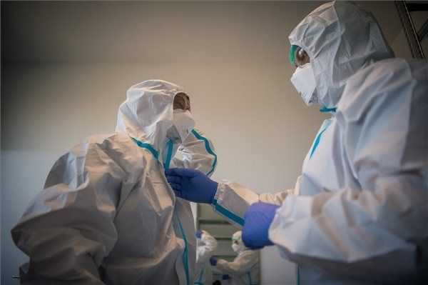 Már több mint 1500 koronavírus-fertőzöttet azonosítottak eddig hazánkban