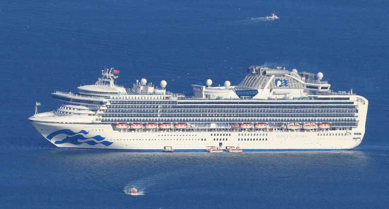 Két, a koronavírussal sújtott hajón utazó japán utas életét vesztette