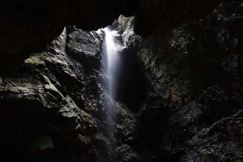 Ezer méter mélyen fedeztek fel újabb barlangot szlovén barlangászok