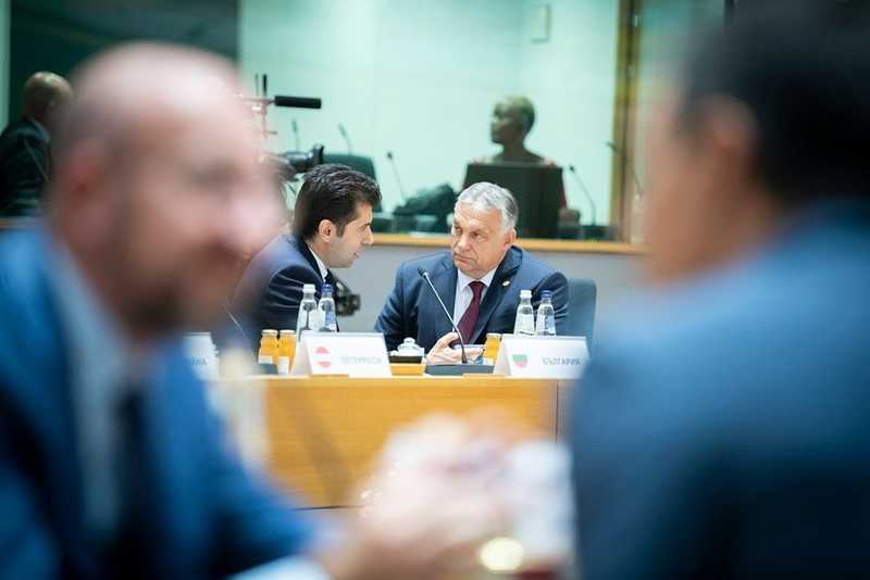 Megkezdődött az EU tagállami vezetők csúcstalálkozója - Orbán: igent mondunk Ukrajna uniós tagságára és a békére, nemet mondunk a szankciókra