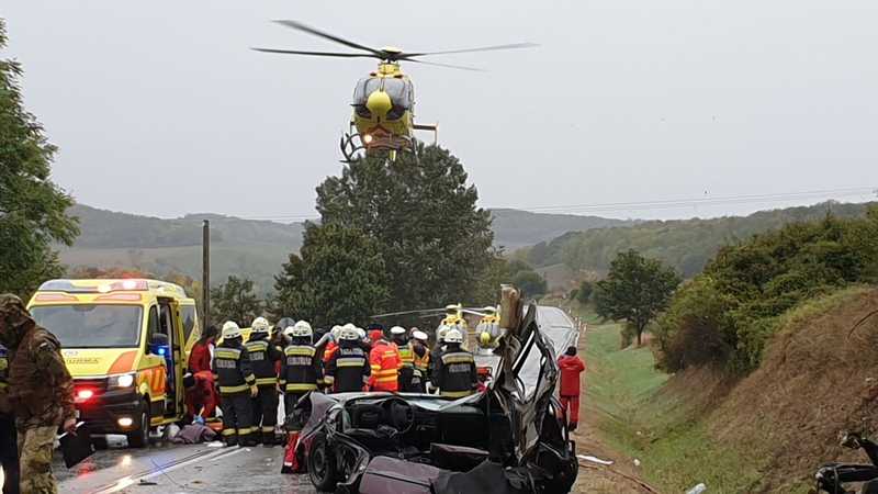 Hárman meghaltak egy balesetben a 65-ösön 