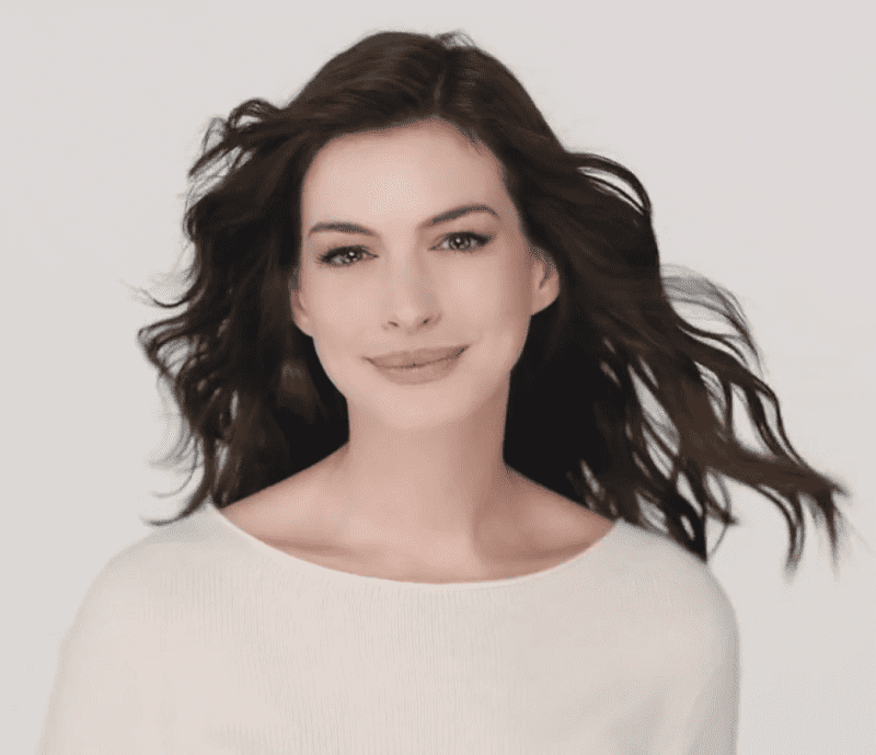 Gyermeket vár Anne Hathaway