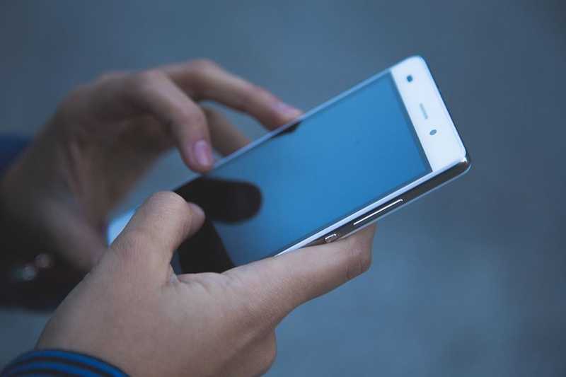 Több milliót lovasítottak meg az SMS-es csalók egy nő bankszámlájáról 