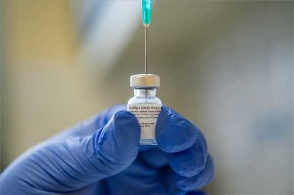 Az orosz vakcinát is használják már az oltópontokon 
