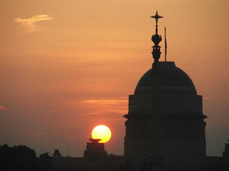 Szokatlanul hideg idő sújtja Új-Delhi lakosait