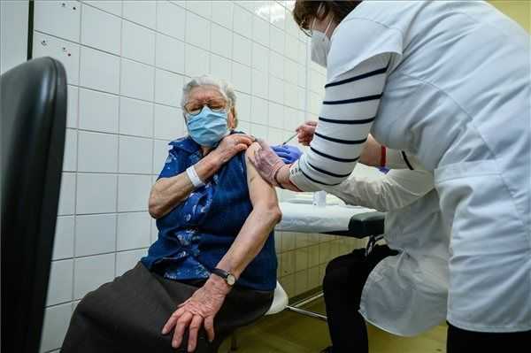 Meghalt 65 beteg, 1160-nal nőtt a fertőzöttek száma Magyarországon