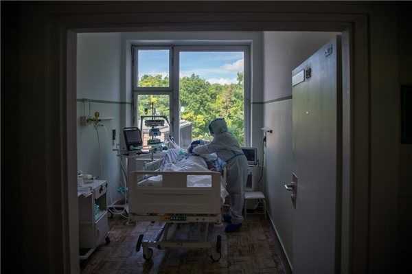 Meghalt 10 beteg és 3111-re emelkedett a fertőzöttek száma Magyarországon