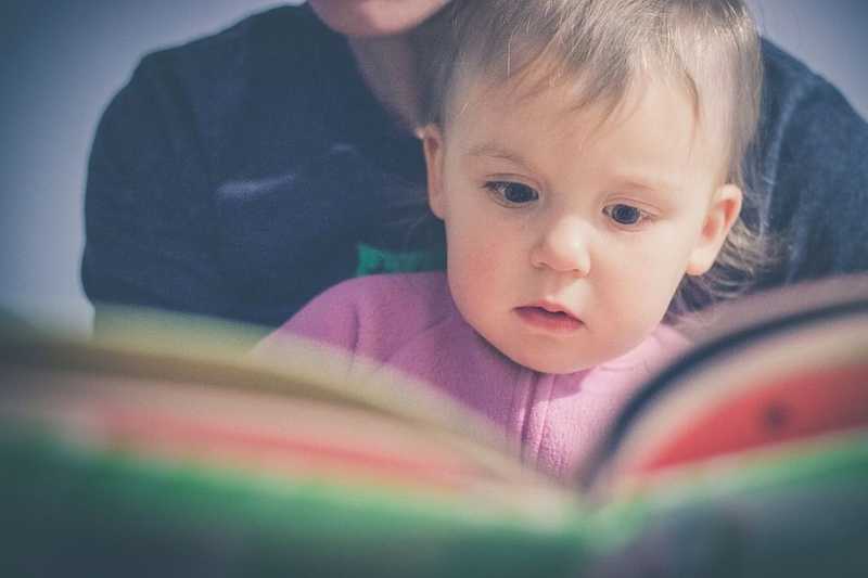 Segíthet jobb szülővé válni a gyerekkel közös olvasás